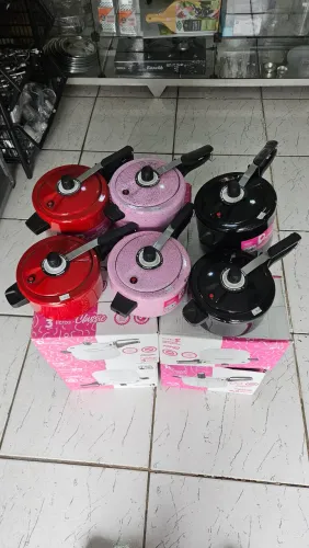 Panelas de pressão coloridas 