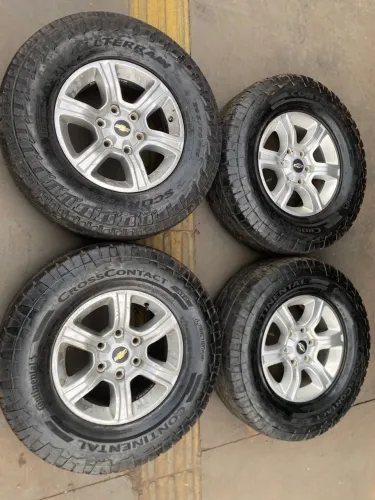 Rodas 16 S10 original GM + pneus meia vida 