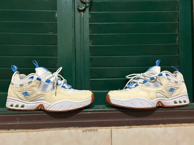 Oportunidade!! 2 pares de tênis DC shows modelos OG, muito bem conservados, pouco usados.