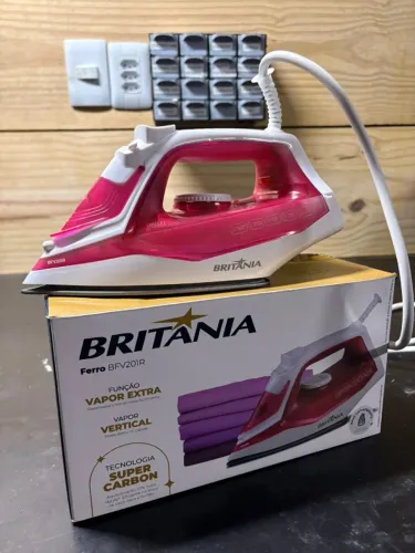 Ferro de Passar a Vapor Britânia Rosa BFV201R 127V Novo