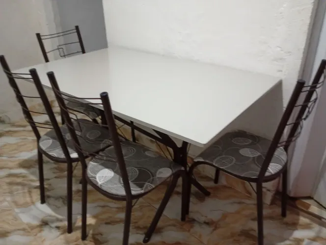 MESA COM 4 CADEIRAS TAMPA DE GRANITO