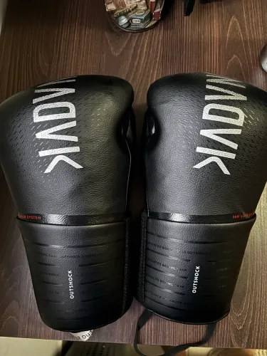 LUVA MUAY THAI E BOXE ( OUTSHOCK 16 oz) 