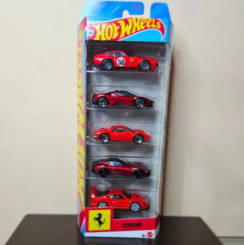 Hot Wheels Ferrari Pack com 5 Miniaturas 1/64 Mattel