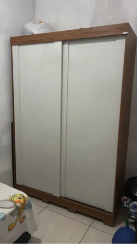 Guarda roupa solteiro. 8 meses de uso.