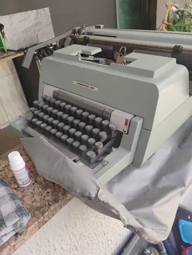 Máquina de escrever impecável