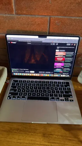 Macbook Air M2 PRATA 13.6"  8gb De Ram 256gb Armazenamento