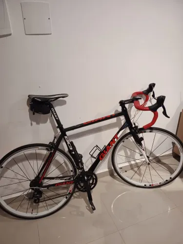 BICICLETA GIANT CORRIDA LINDA , ESTADO DE ZERO