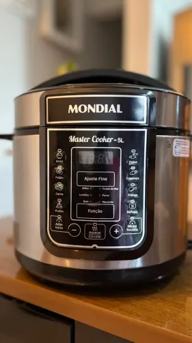 Panela de Pressão Elétrica 5 Litros Mondial Master Cooker PE38 Preta com Prata 127V
