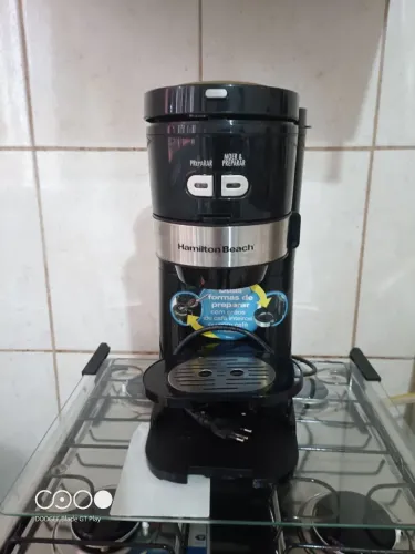 Moreira e cafeteira Hamilton Beach