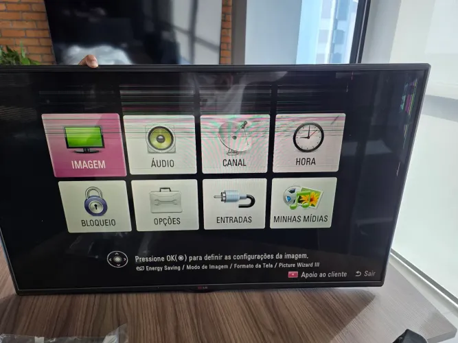 TV LG Led full HD 42" com defeito na tela
