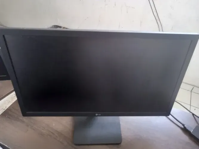 Monitor LG de 21 Polegadas