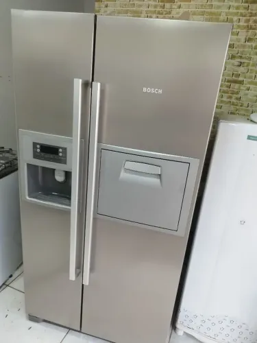 Geladeira by sady Bosch 556 litros água e gelo na porta