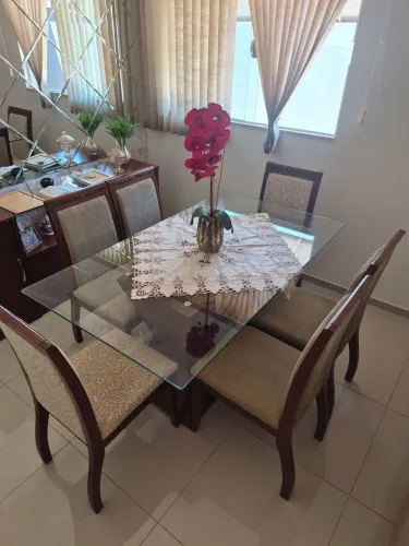 Conjunto sala de jantar (6 cadeiras,mesa e buffet)