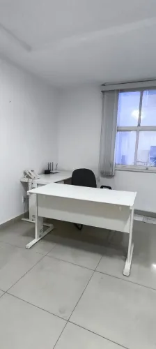 Mesa branca escritório