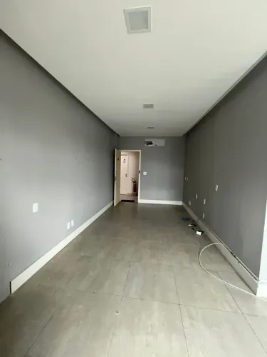 Sala comercial na principal avenida de Jardim Primavera - Duque de Caxias - RJ