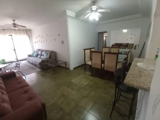 Apartamento na Enseada | 3 Dormitórios | Suíte | Sacada | Piscina e Churrasqueira