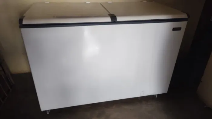 Freezer Esmaltec 470L ótimo estado
