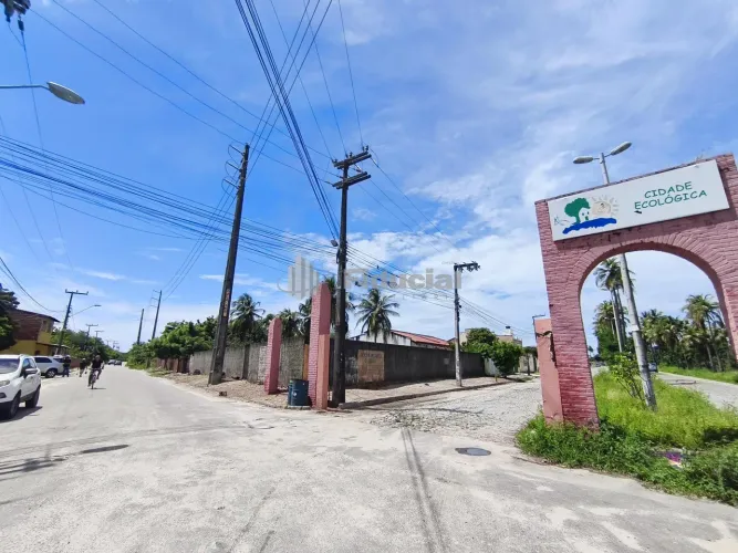 Localização privilegiada na entrada da Cidade Ecológica, em esquina estratégica com grande