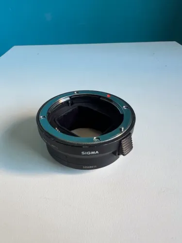 Adaptador Sigma MC-11 Mount Converter - Canon EF para Sony E 