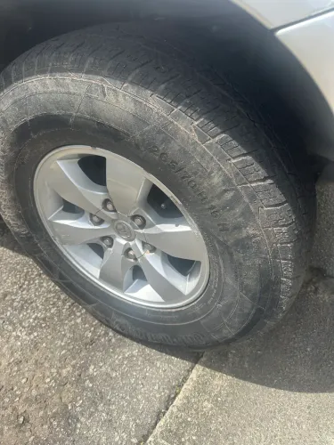 Vendo pneus continental 265/70 , 200 reais cada , valor a negociar 