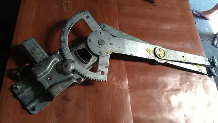 Máquina de vidro elétrico lado direito celta 2 portas.