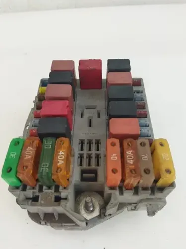 Caixa De Fusivel Fiat Ideia 1.8 16v Flex Original Usado.