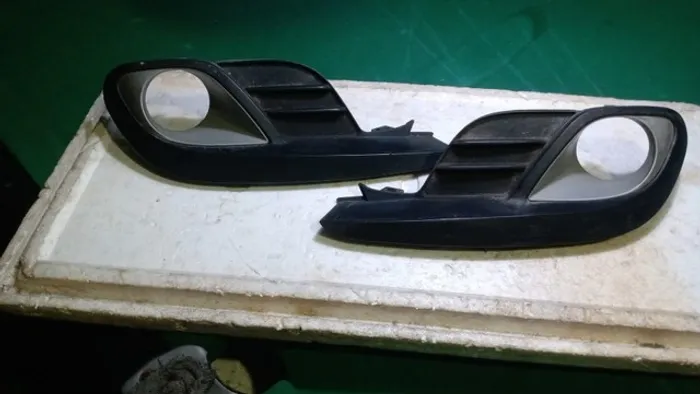 Moldura Farol de Milha Fiat Grand Siena