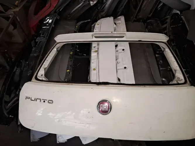 Tampa traseira fiat punto