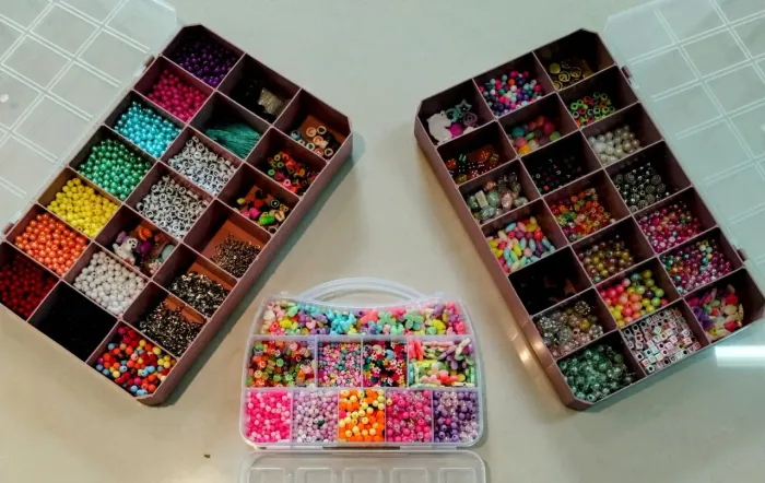 Kit de miçangas para fazer pulseiras e colares