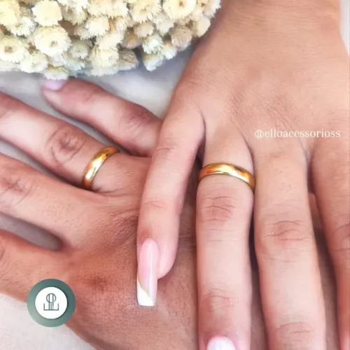 Par de Alianças Dourada 4mm Banhadoa Ouro 18K+ Anel Solitário + Caixa de Veludo