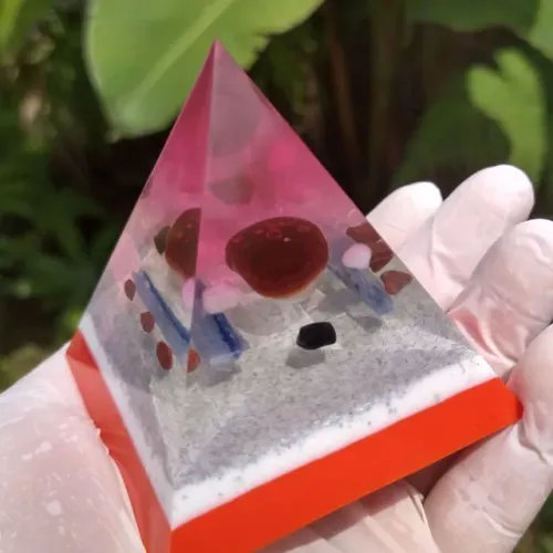 Orgonite Pirâmide com Ágata   Proteção e Equilíbrio em Cada Detalhe. Tam (G) um