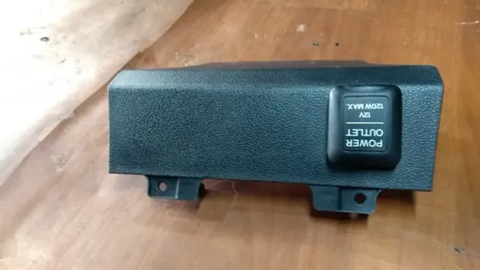 Moldura com tomada 12V com acendedor Honda Fit 2010/2013