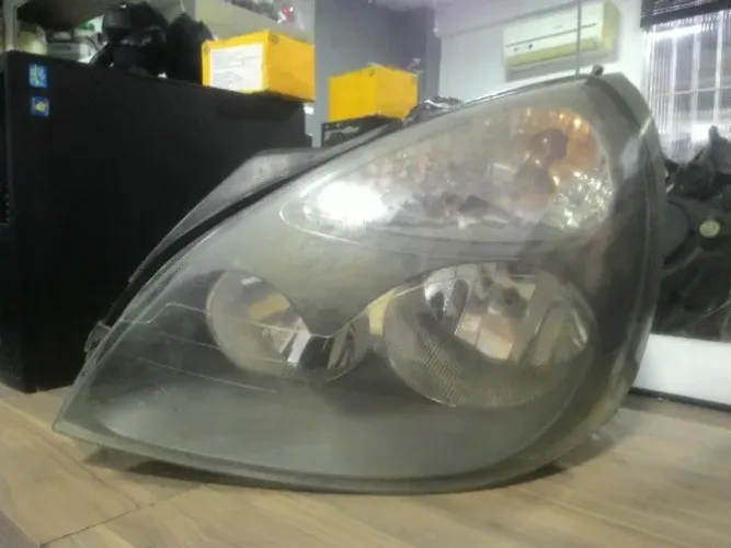 Farol Esquerdo Renault Clio Máscara Cinza 2003 a 2012  *2