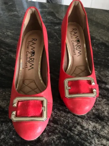 Sapato vermelho (numero 35)