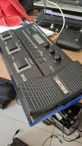 Vendo pedaleira boss gt1
