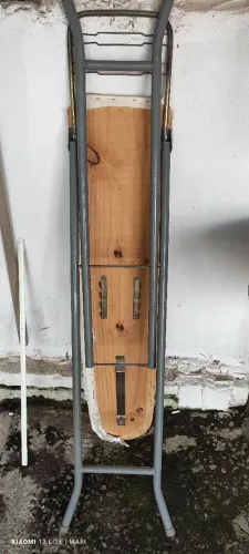 Tábua de passar roupa de ferro estrutura 