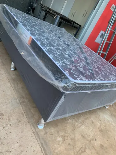 Oferta Especial Cama com colchão de Casal novo 