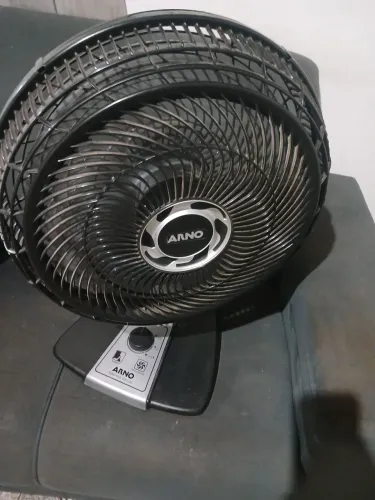 Vendo este ventilador 180 reais 
