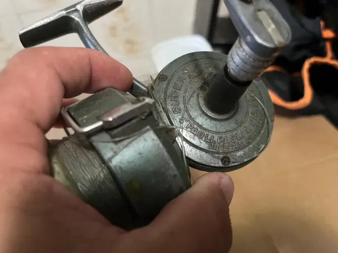 molinete de pesca Super Paoli + mais tralhas