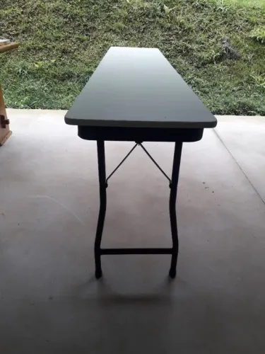 Mesa de refeitório com pernas dobráveis