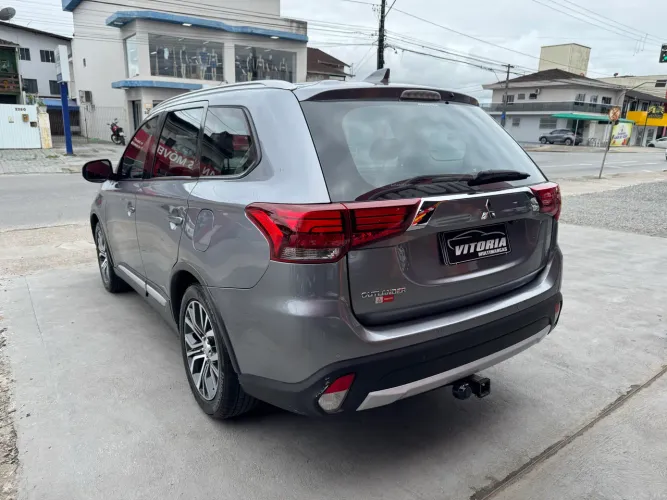 Mitsubishi Outlander Comfort 2.0 16V Aut. 2018