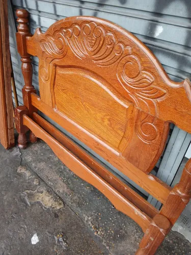 Cama de Madeira Entalhada bem conservada casal R$400 entrego