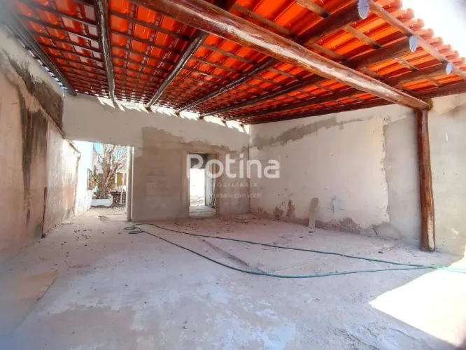 Casa à venda, 3 quartos, Luizote de Freitas - Uberlândia/MG - Rotina Imobiliária
