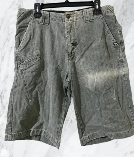 Bermuda Lost, modelo cargo, tamanho 42.