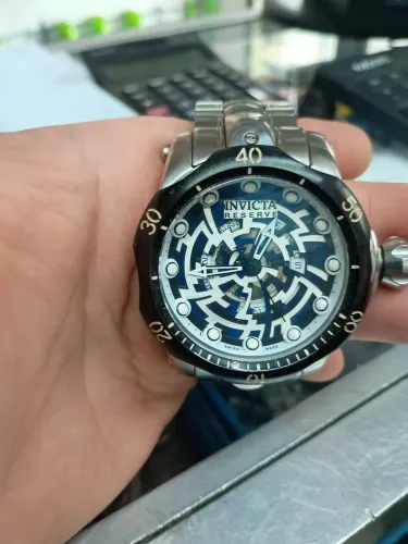Relógio Invicta Reserve impecável. Relógio para quem quiser arrumar ou peças p/ consertos 