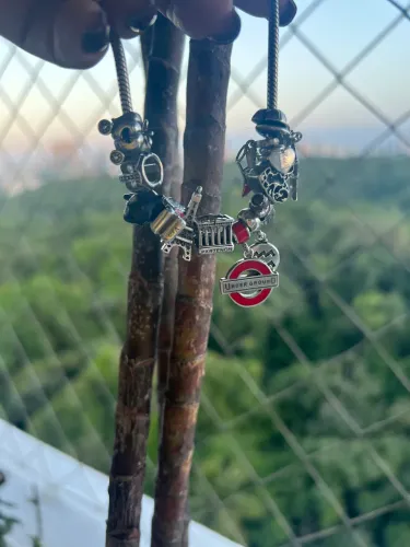 Pulseira Life original VIVARA com trava e berloques originais 