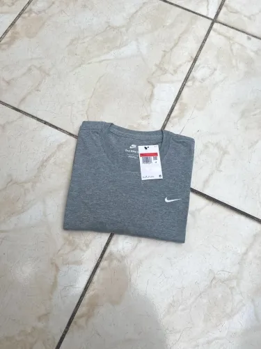 Camiseta Nike club Sportswear Og