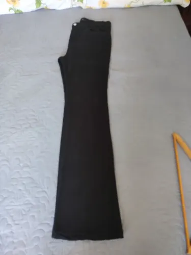 Calça brim pantalona Flare Preta