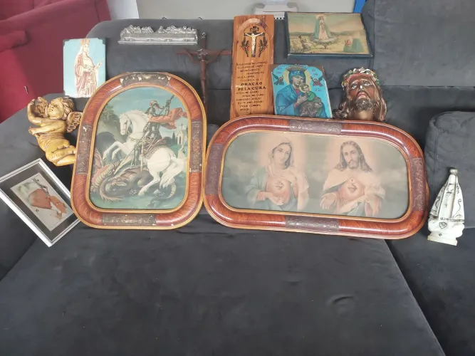 Coleção de Quadros e Esculturas Religiosas