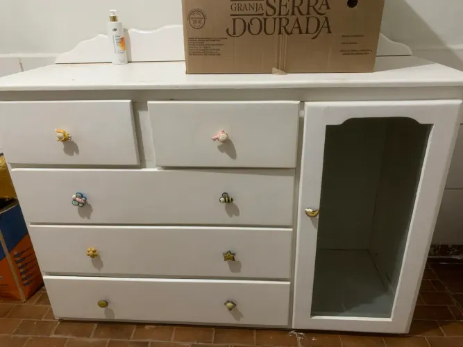 Cômoda branca 